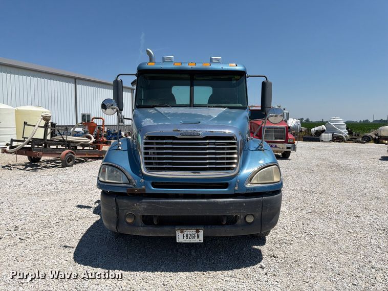 image for item FK4069 2007 Freightliner Columbia semi truck
