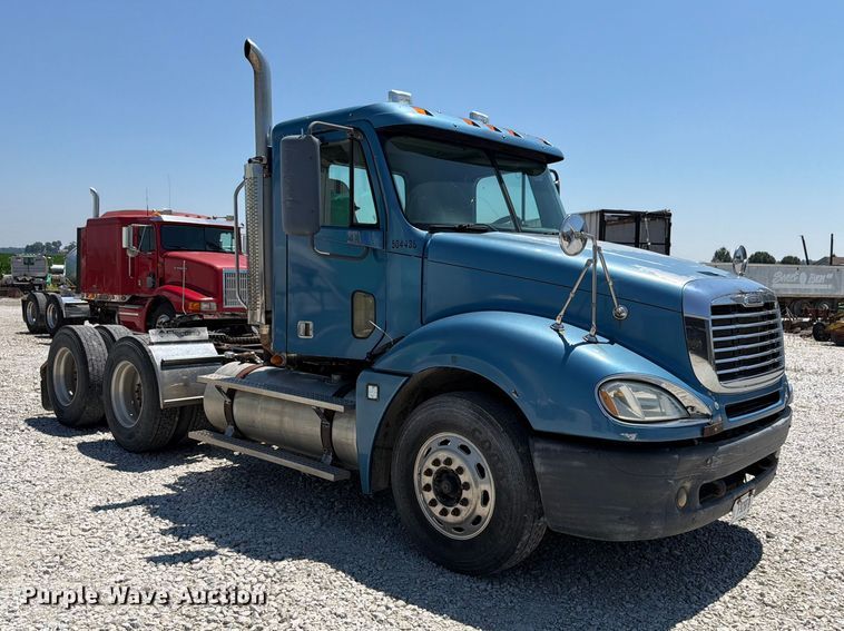 image for item FK4069 2007 Freightliner Columbia semi truck