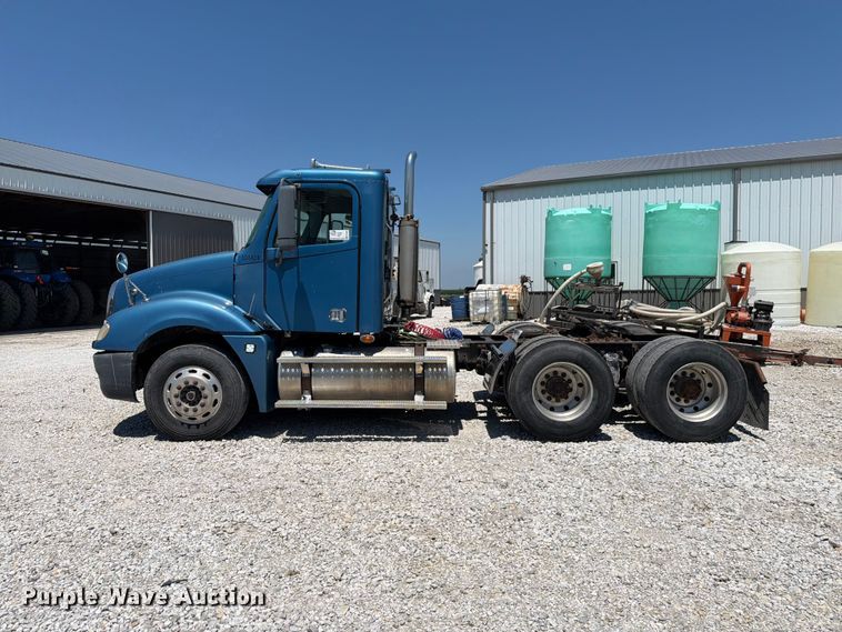 image for item FK4069 2007 Freightliner Columbia semi truck