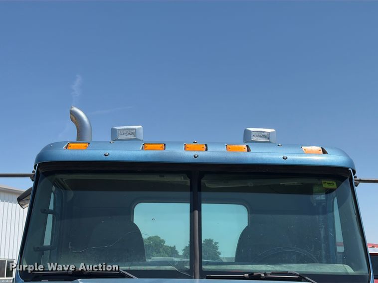 image for item FK4069 2007 Freightliner Columbia semi truck