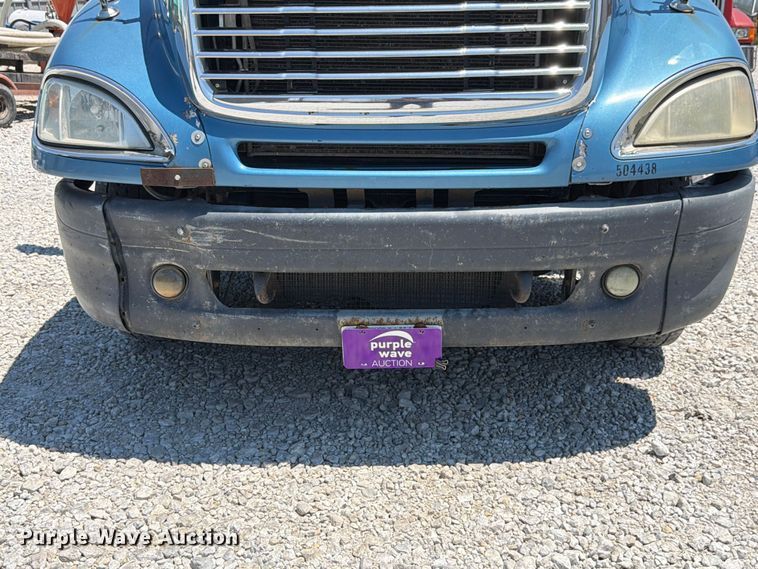 image for item FK4069 2007 Freightliner Columbia semi truck