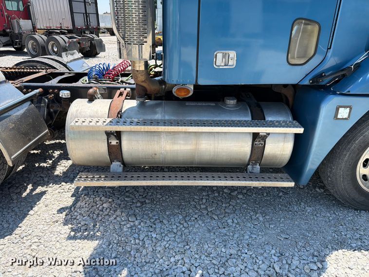 image for item FK4069 2007 Freightliner Columbia semi truck