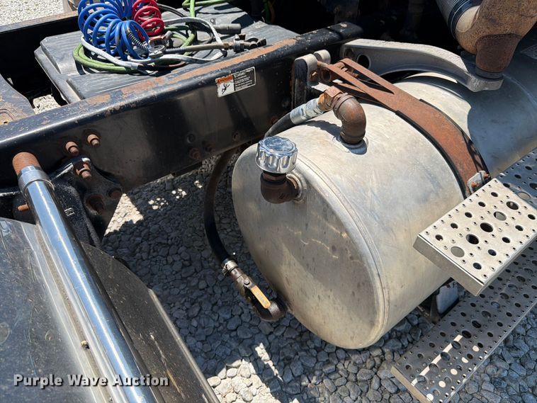 image for item FK4069 2007 Freightliner Columbia semi truck