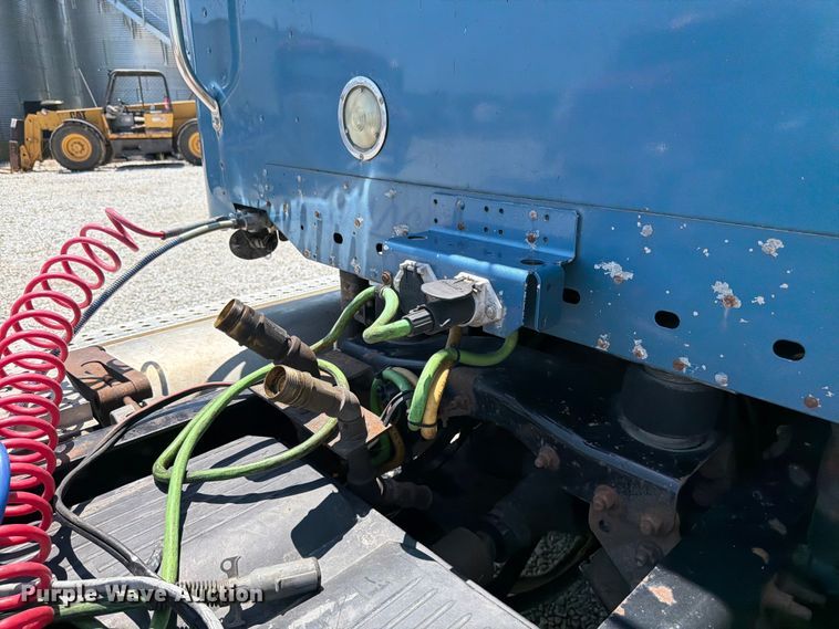 image for item FK4069 2007 Freightliner Columbia semi truck