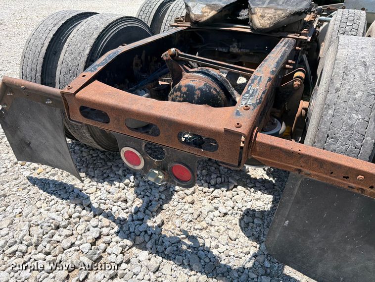 image for item FK4069 2007 Freightliner Columbia semi truck