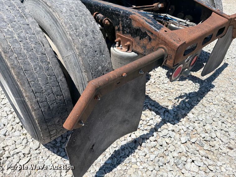 image for item FK4069 2007 Freightliner Columbia semi truck