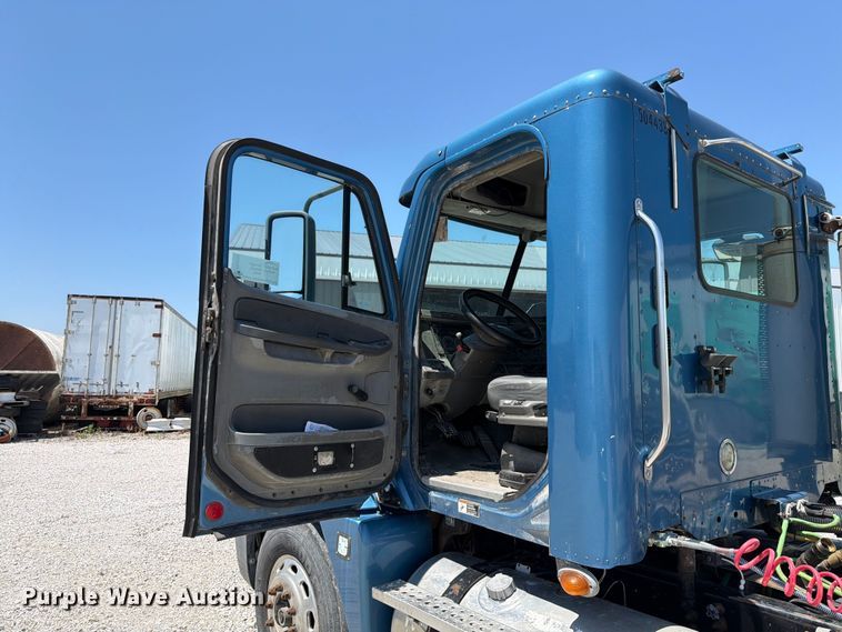 image for item FK4069 2007 Freightliner Columbia semi truck