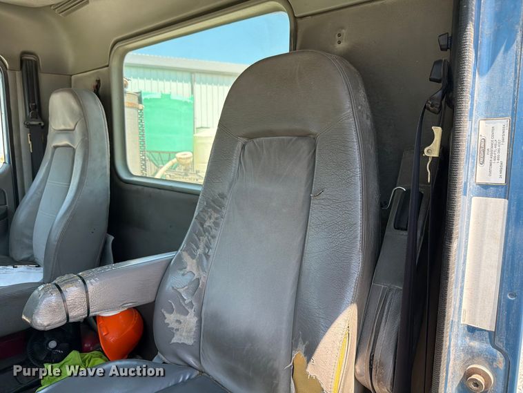 image for item FK4069 2007 Freightliner Columbia semi truck