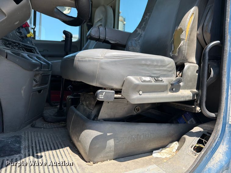 image for item FK4069 2007 Freightliner Columbia semi truck