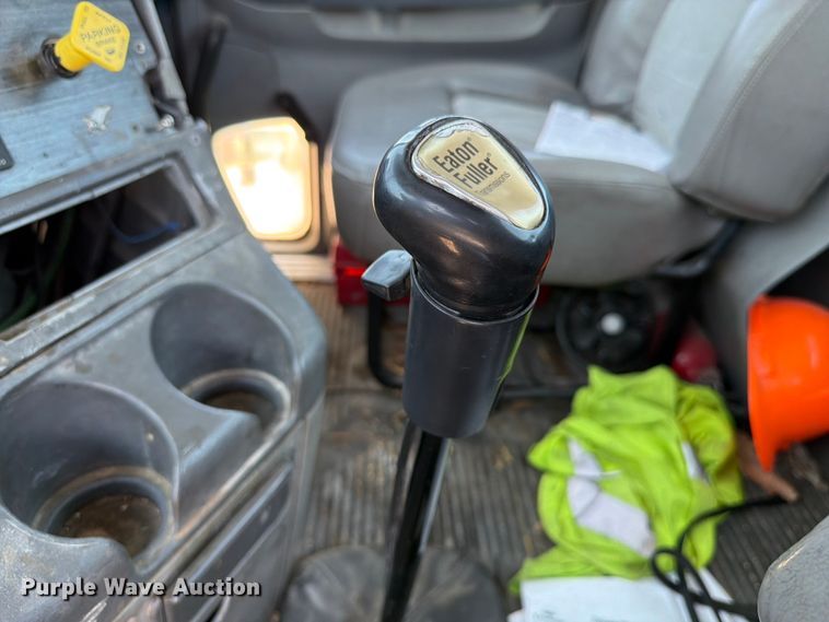image for item FK4069 2007 Freightliner Columbia semi truck