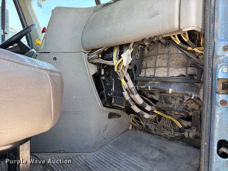 image for item FK4069 2007 Freightliner Columbia semi truck