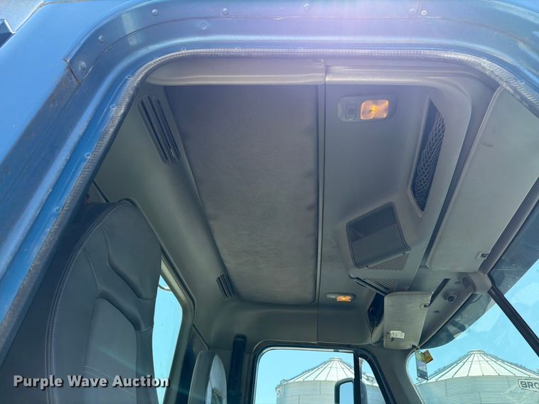 image for item FK4069 2007 Freightliner Columbia semi truck