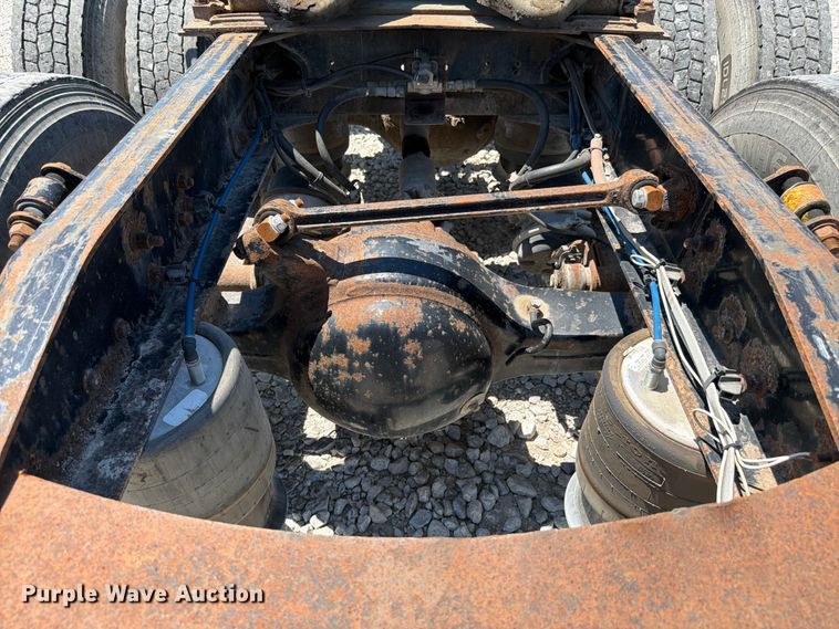 image for item FK4069 2007 Freightliner Columbia semi truck