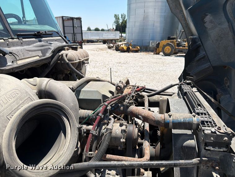 image for item FK4069 2007 Freightliner Columbia semi truck
