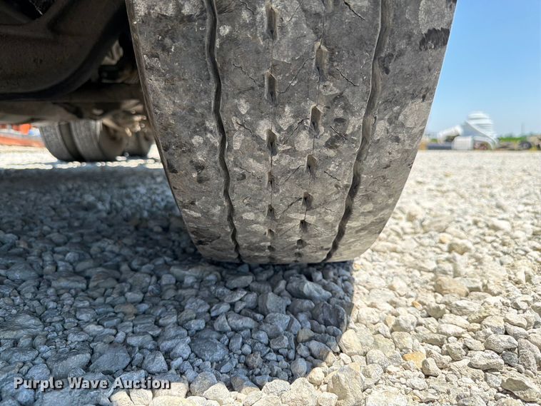 image for item FK4069 2007 Freightliner Columbia semi truck