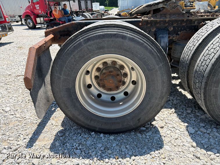 image for item FK4069 2007 Freightliner Columbia semi truck