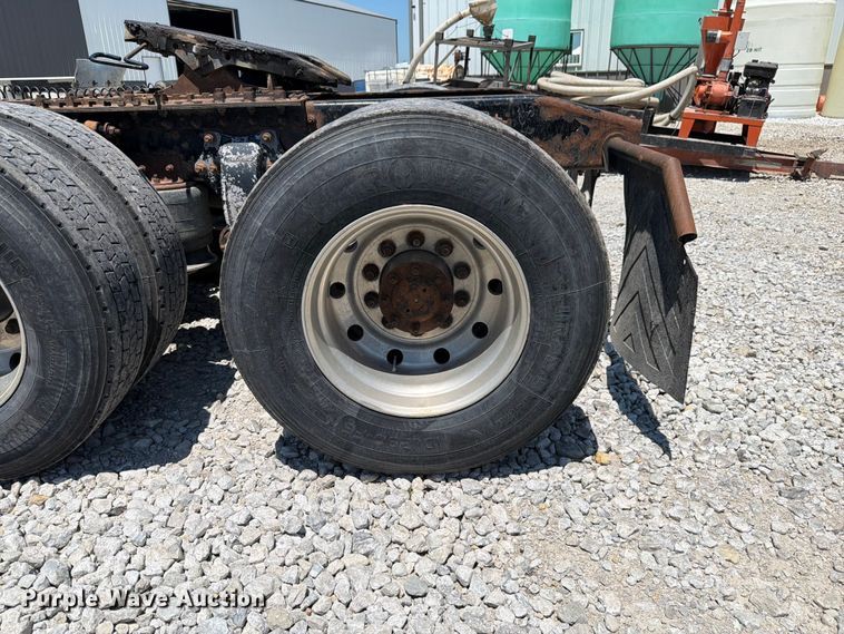 image for item FK4069 2007 Freightliner Columbia semi truck