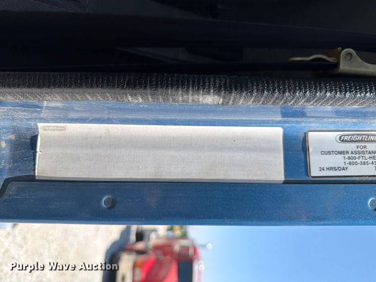 image for item FK4069 2007 Freightliner Columbia semi truck