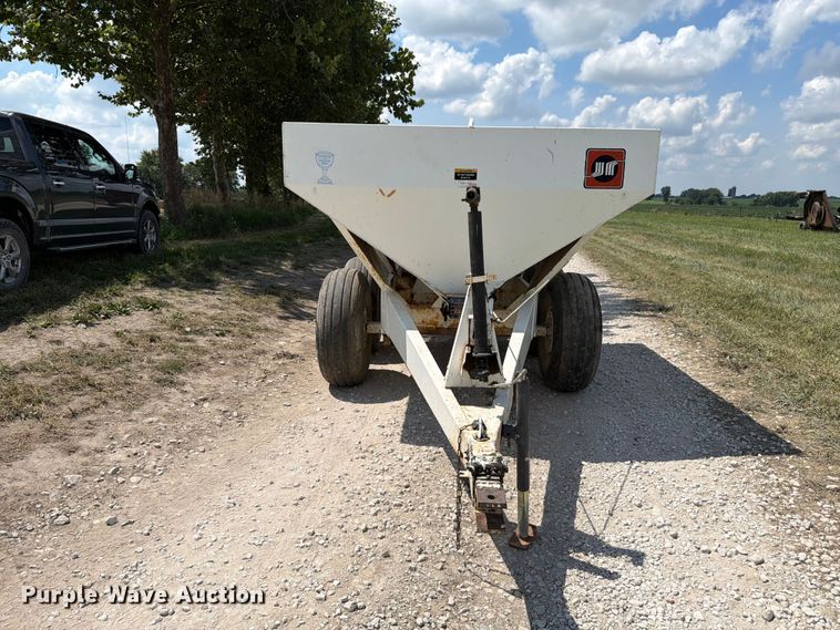 image for item FK4080 Willmar 600 spreader