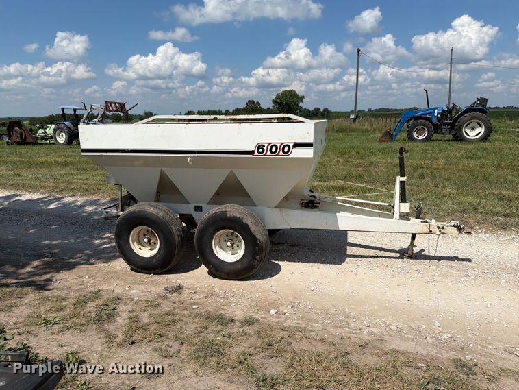 image for item FK4080 Willmar 600 spreader