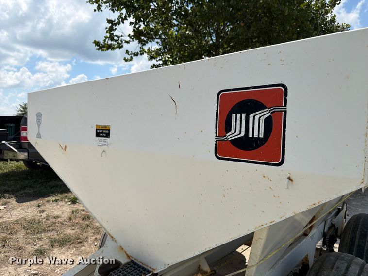 image for item FK4080 Willmar 600 spreader