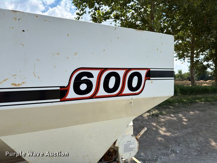 image for item FK4080 Willmar 600 spreader