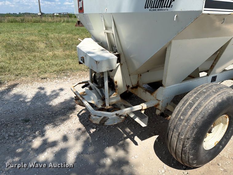 image for item FK4080 Willmar 600 spreader