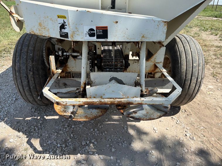 image for item FK4080 Willmar 600 spreader