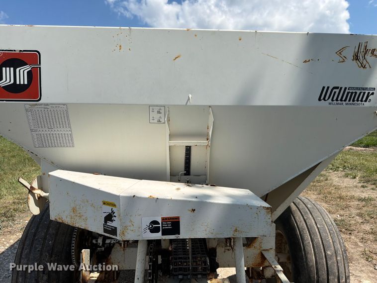 image for item FK4080 Willmar 600 spreader