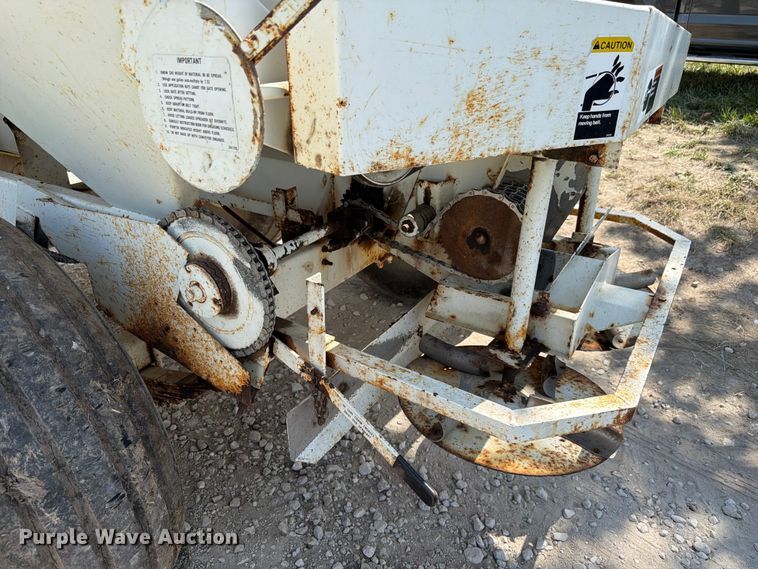 image for item FK4080 Willmar 600 spreader