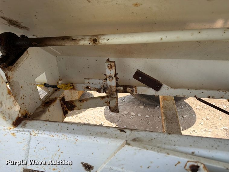 image for item FK4080 Willmar 600 spreader