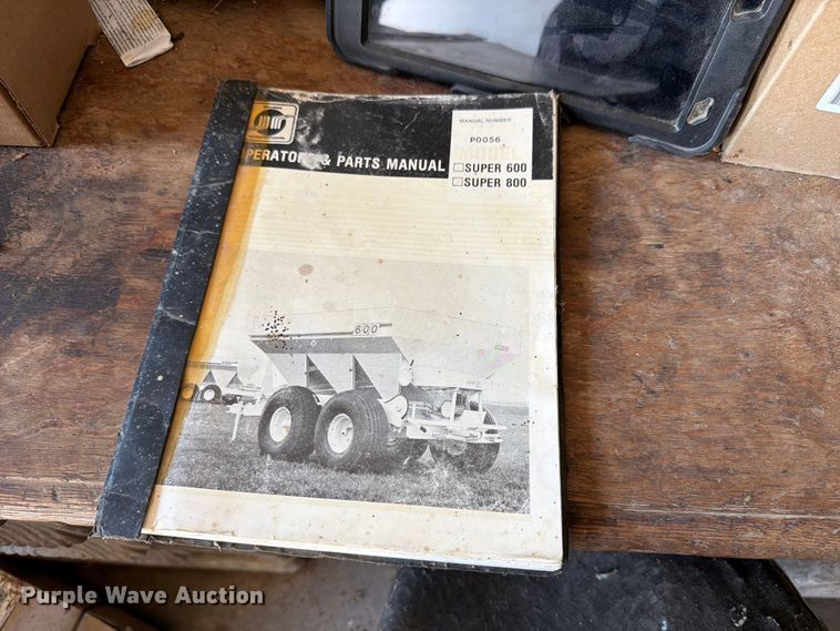image for item FK4080 Willmar 600 spreader