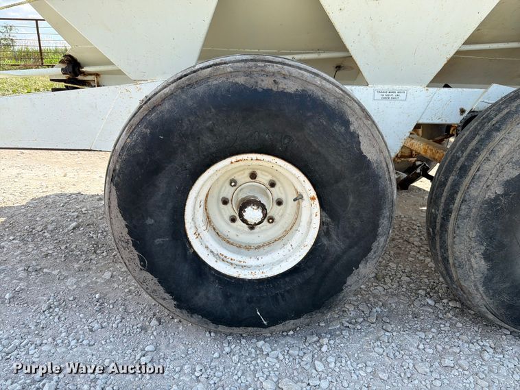 image for item FK4080 Willmar 600 spreader
