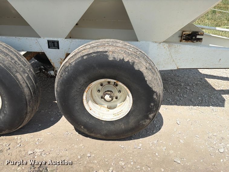image for item FK4080 Willmar 600 spreader