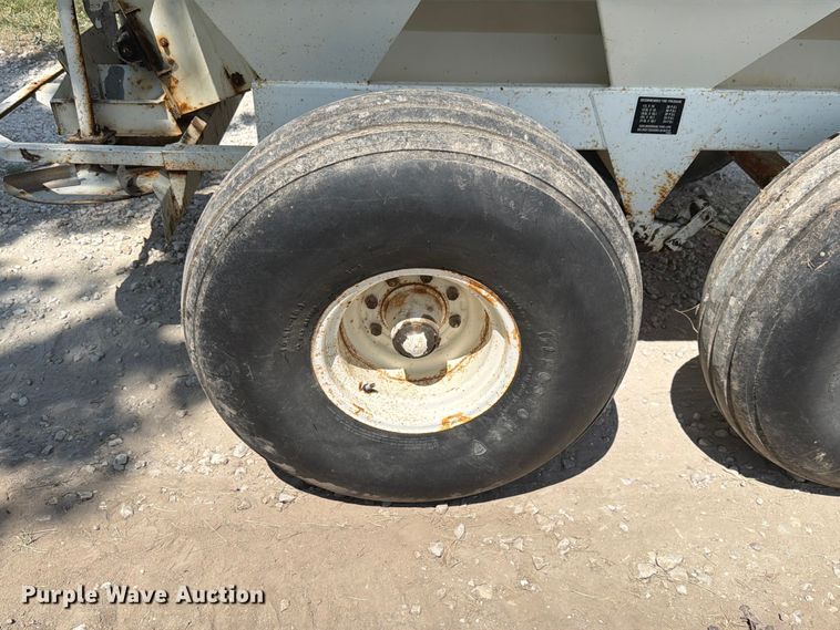 image for item FK4080 Willmar 600 spreader