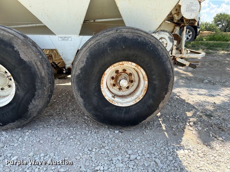 image for item FK4080 Willmar 600 spreader