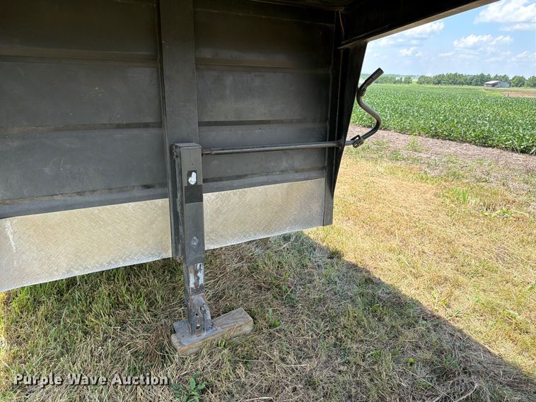 image for item FK4082 2010 Triple B & J Trailers livestock trailer
