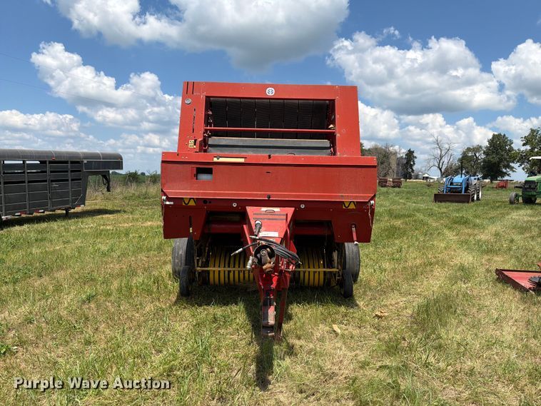 image for item FK4085 1998 New Holland 664 round baler