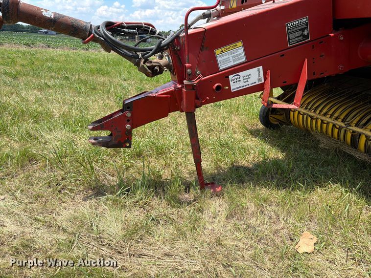 image for item FK4085 1998 New Holland 664 round baler