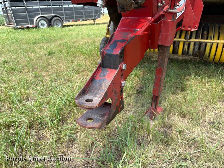 image for item FK4085 1998 New Holland 664 round baler