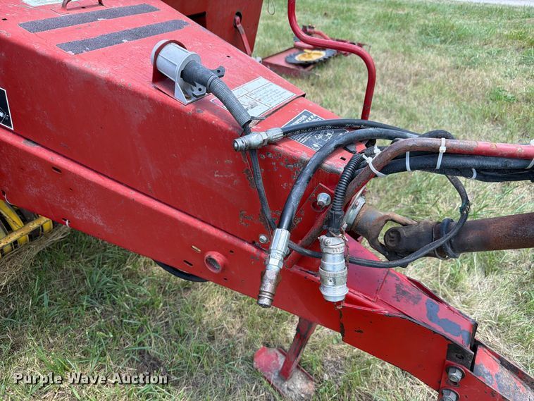 image for item FK4085 1998 New Holland 664 round baler