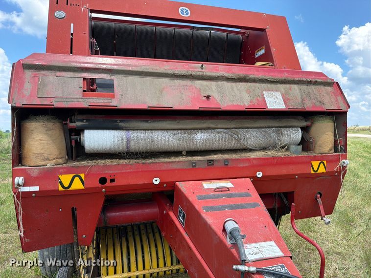 image for item FK4085 1998 New Holland 664 round baler