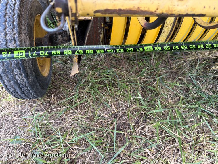 image for item FK4085 1998 New Holland 664 round baler