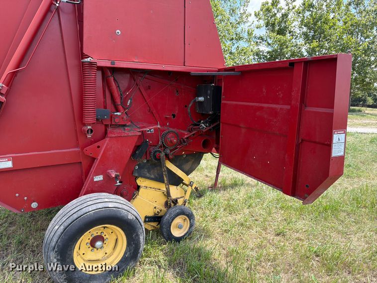 image for item FK4085 1998 New Holland 664 round baler
