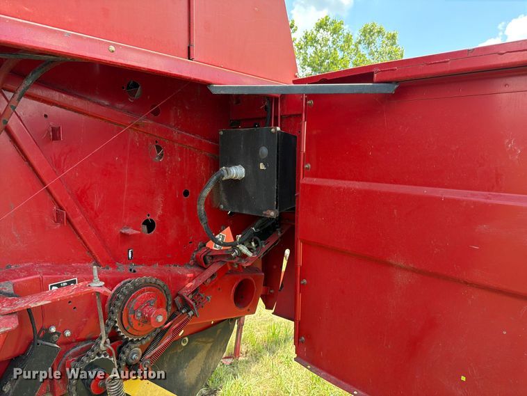 image for item FK4085 1998 New Holland 664 round baler