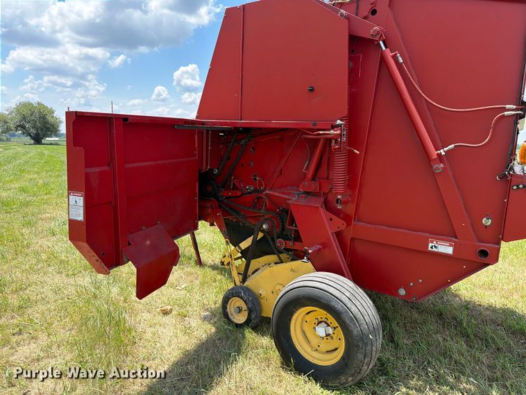 image for item FK4085 1998 New Holland 664 round baler