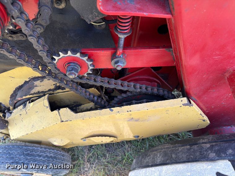 image for item FK4085 1998 New Holland 664 round baler