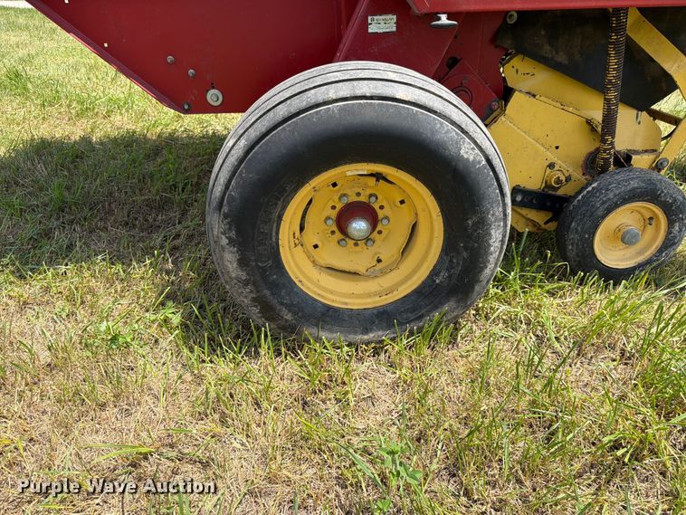 image for item FK4085 1998 New Holland 664 round baler