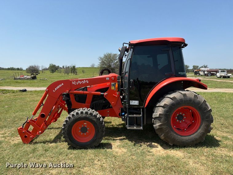 image for item FN2518 2022 Kubota M5-111D MFWD tractor