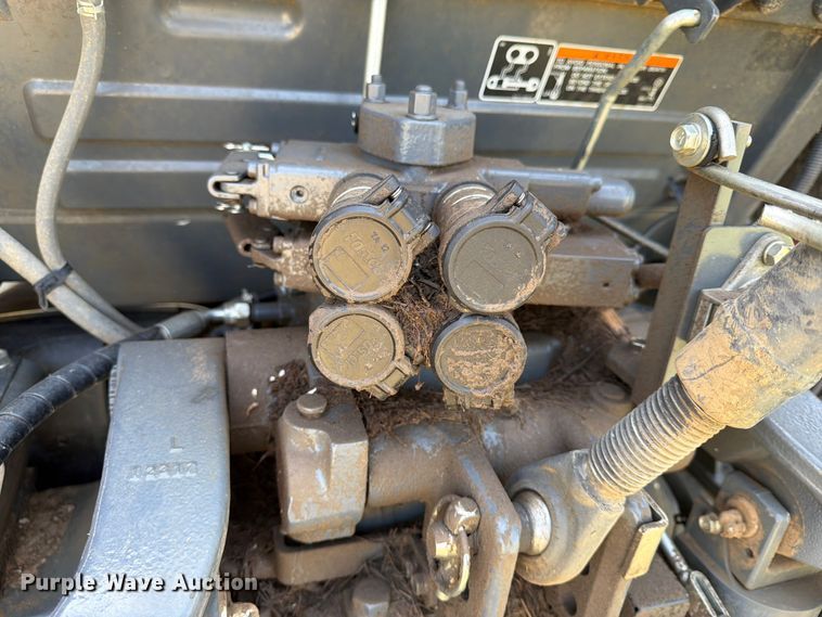 image for item FN2518 2022 Kubota M5-111D MFWD tractor